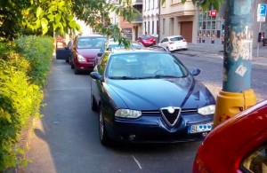 Parkovanie na Námestí slobody pri STU, v rozpore s dopravnými predpismi